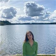 Estudiante de Educación Primaria con especialidad en inglés. Ofrezco clases de refuerzo general de primaria. Niñera